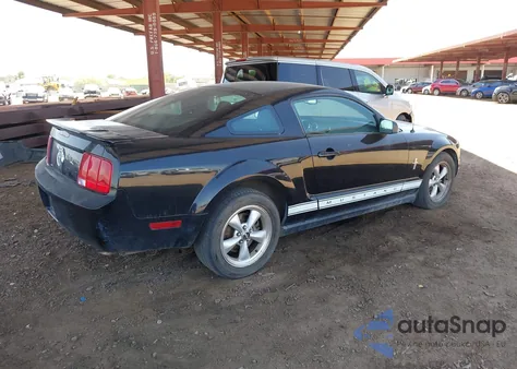 2008 Ford Mustang V6 Deluxe/V6 Premium z USA, uszkodzony, nr VIN 1ZVHT80N785162112